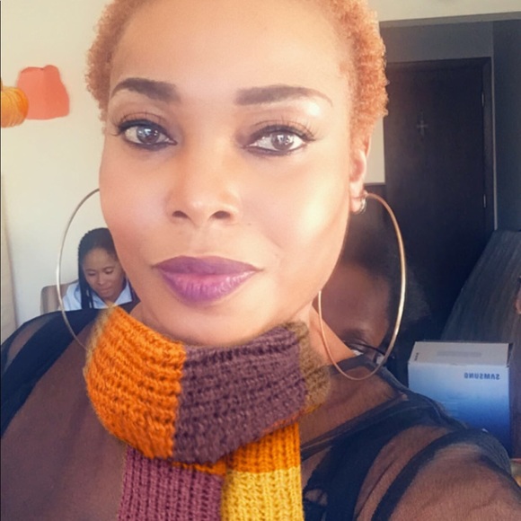 Meet your Posher, Elizabeth - Picture 3 of 8